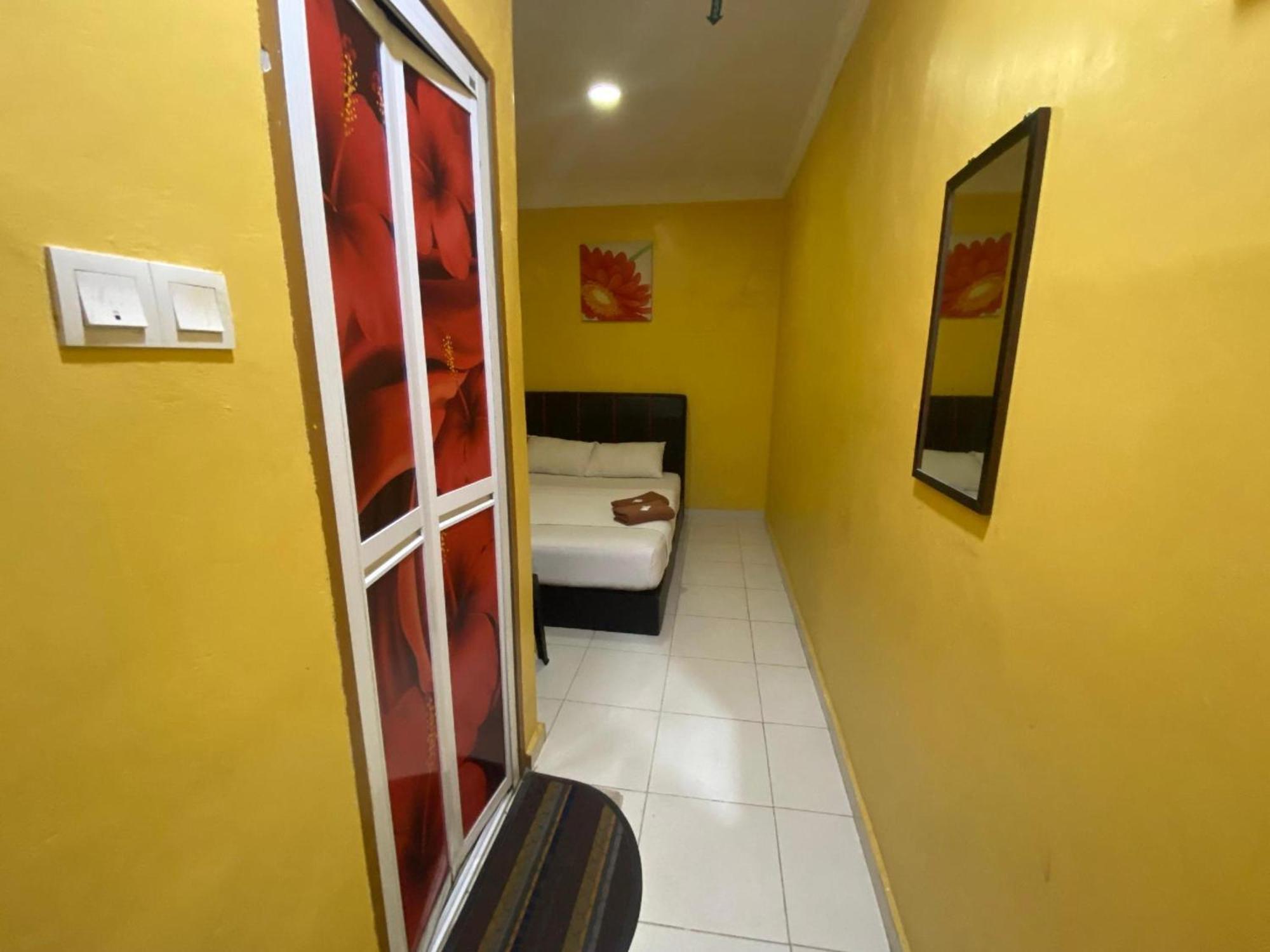 Muadzam Shah Oyo 91065 Hotel De Anjung מראה חיצוני תמונה