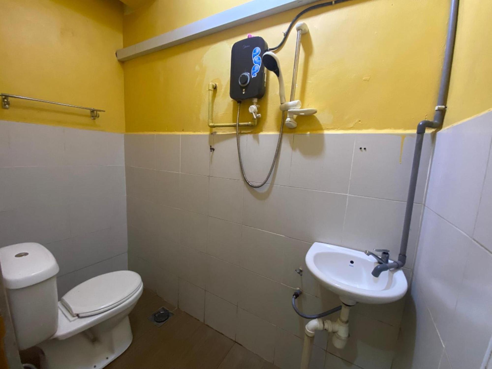 Muadzam Shah Oyo 91065 Hotel De Anjung מראה חיצוני תמונה