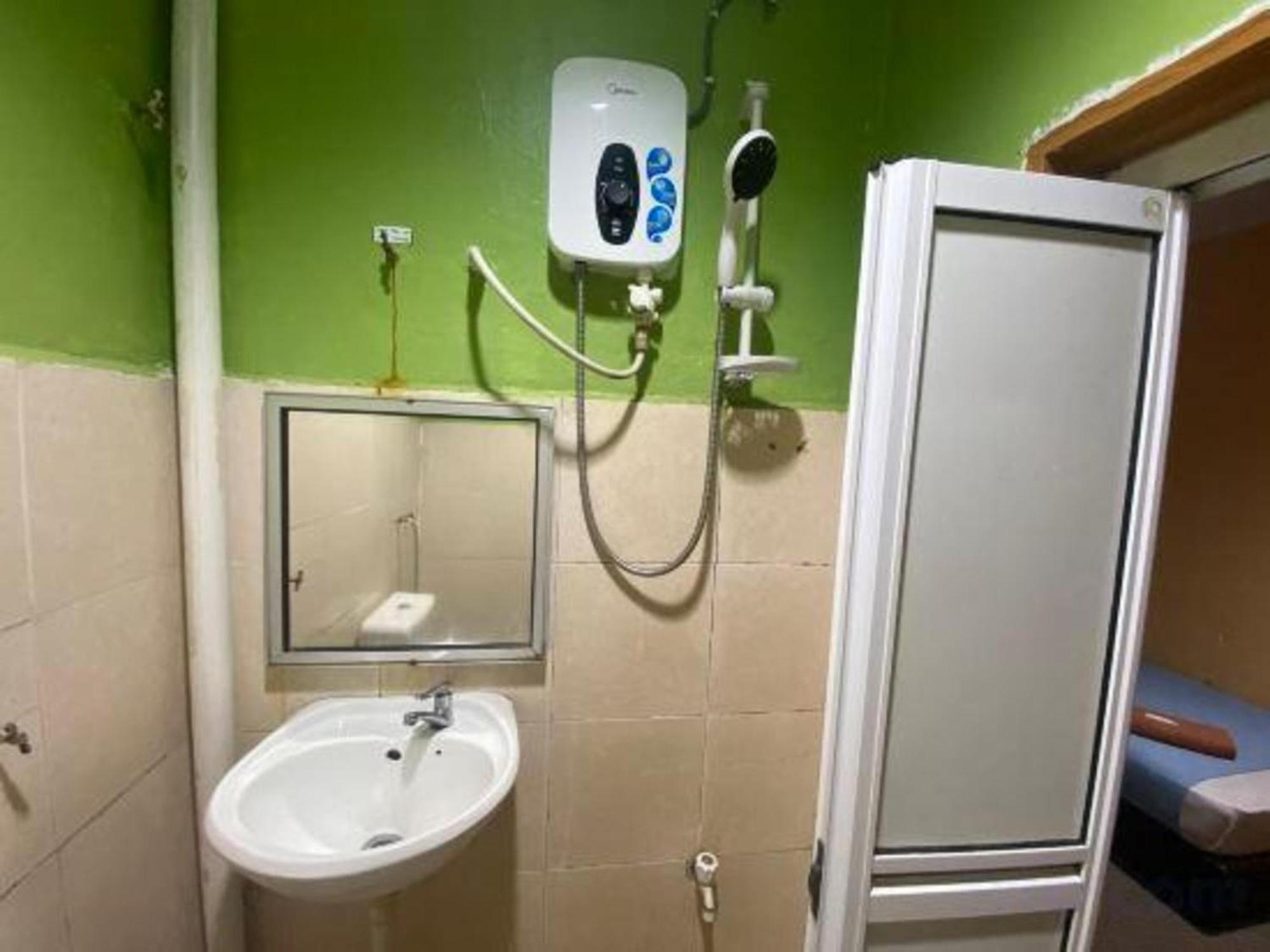 Muadzam Shah Oyo 91065 Hotel De Anjung מראה חיצוני תמונה