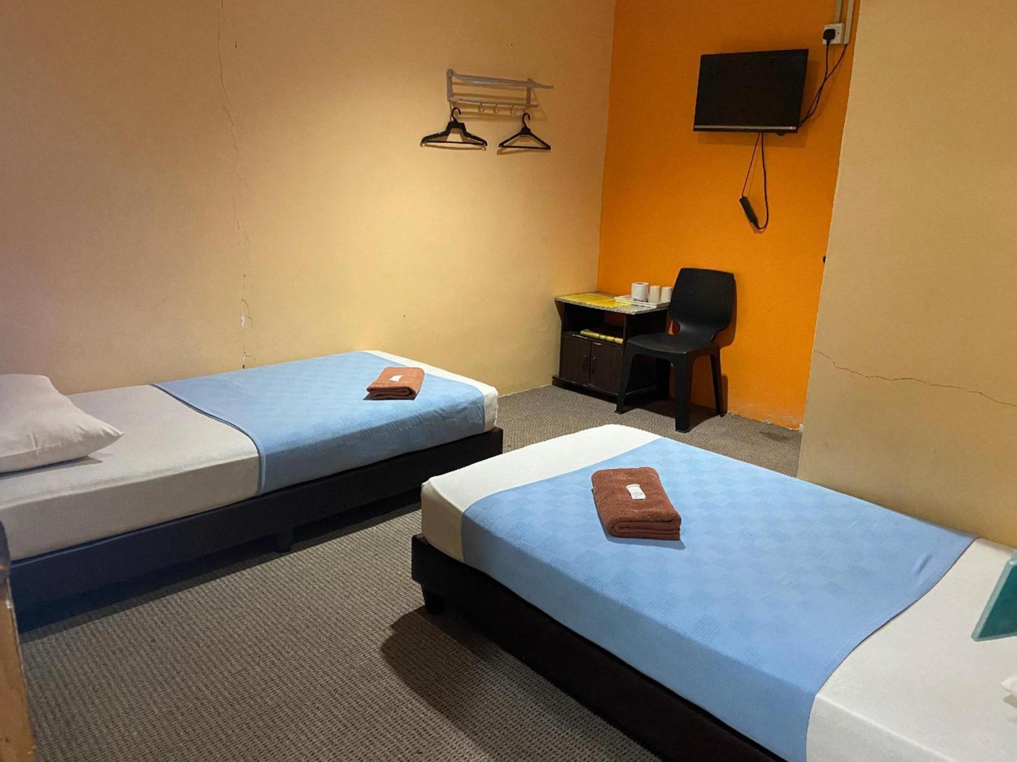 Muadzam Shah Oyo 91065 Hotel De Anjung מראה חיצוני תמונה